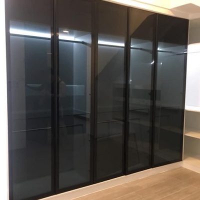 Cánh kính tủ áo màu xanh đen, hệ 20×45, tay dương liền Cánh kính tủ áo màu xanh đen, hệ 20×45, tay dương liền