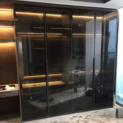 Cánh kính tủ áo màu xanh đen Cánh kính tủ áo màu xanh đen