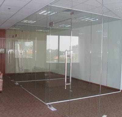 Cửa kính cường lực dùng cho vách ngăn văn phòng Cửa kính cường lực dùng cho vách ngăn văn phòng