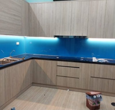 Vì sao kính ốp bếp được ưa chuộng?