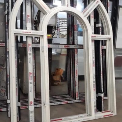 Vách nhôm Xingfa nhập khẩu uốn vòm màu trắng