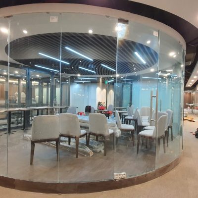 Vách kính văn phòng uốn cong Vách kính văn phòng uốn cong