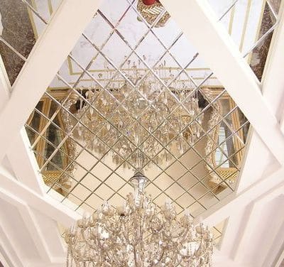 Trần gương ốp màu trắng bạc cao cấp Trần gương ốp màu trắng bạc cao cấp