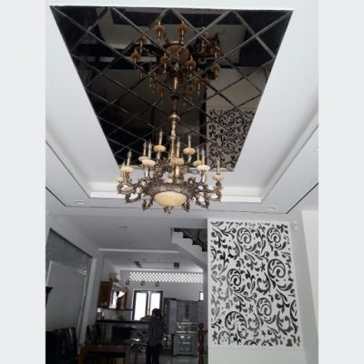 Trần ốp gương màu đen quả trám