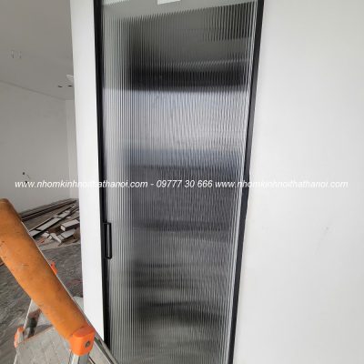 Cửa bóng ma kính sóng to