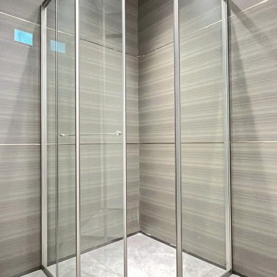 Phòng tắm kính Slim góc 135 màu bạc cánh lùa