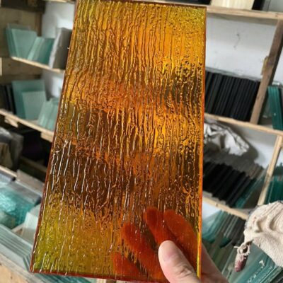 Kính hạt mưa dán phim màu vàng cam